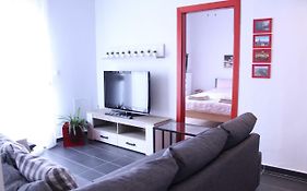 Unique Skyview Apartment-Downtown